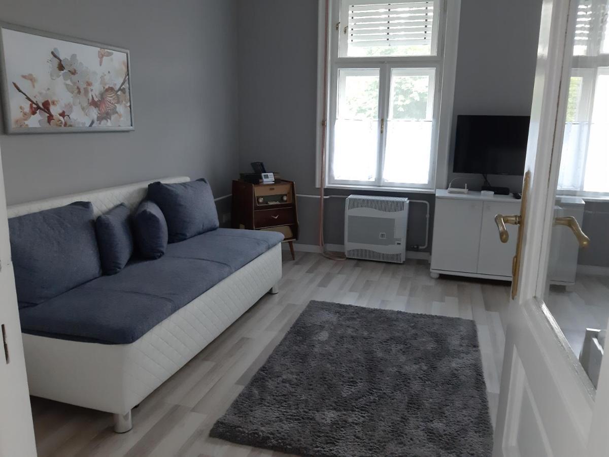 Jade Vendeghaz Daire Pápa Dış mekan fotoğraf